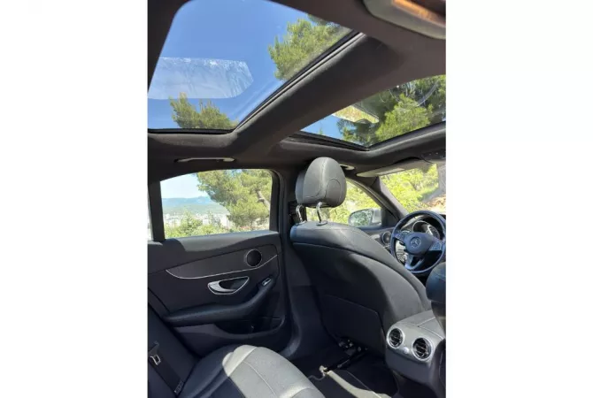 Makina ne shitje ne Tirane, Mercedes-Benz, 2017 gasoline-gas,Kambio Automatik Pagesa 14,000  Euro.