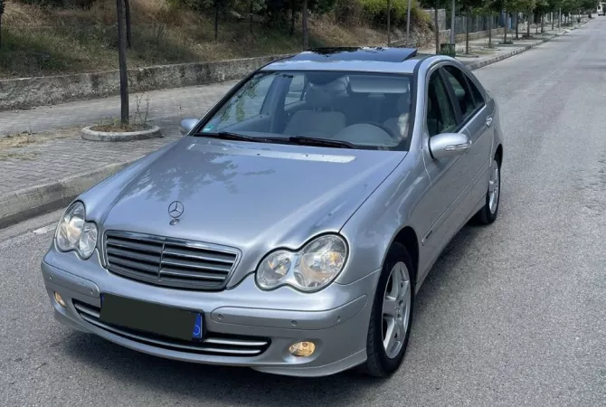 Makina ne shitje  ne Fier - 5,200 Euro