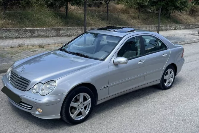Makina ne shitje  ne Fier - 5,200 Euro
