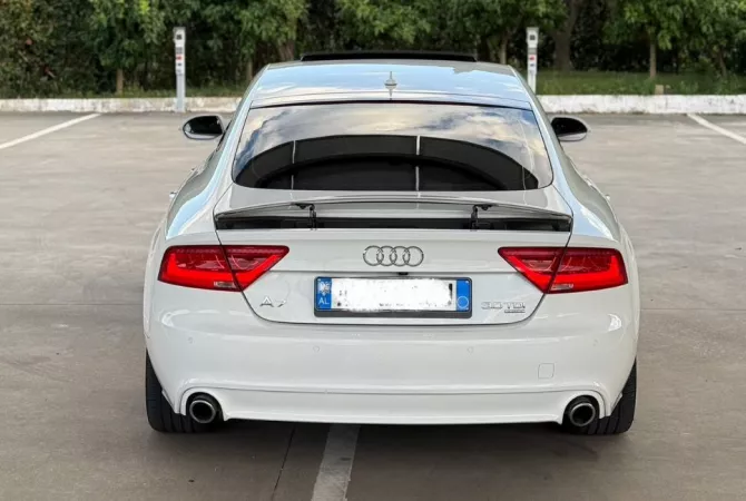 Makina ne shitje  ne Tirane - 13,400 Euro