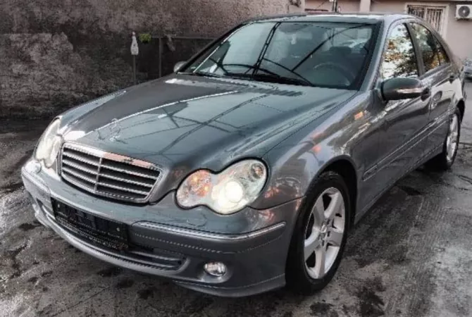 Makina ne shitje  ne Tirane - 4,500 Euro