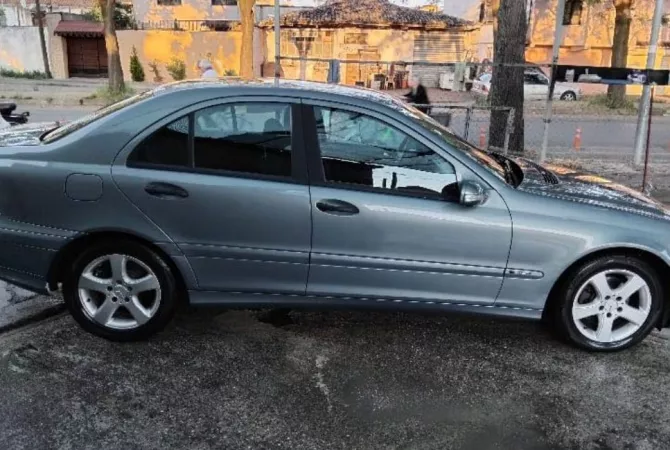 Makina ne shitje  ne Tirane - 4,500 Euro