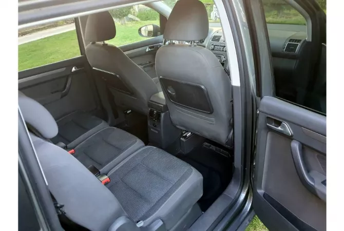 Makina ne shitje ne Tirane, Volkswagen, 2011 Diesel,Kambio Automatik Pagesa 7,000  Euro.