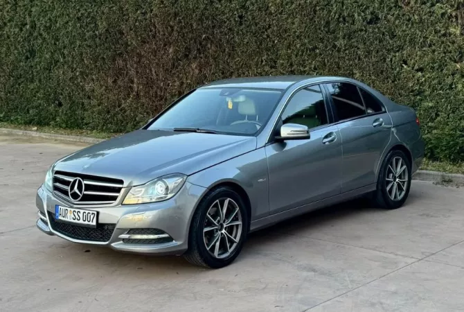 Makina ne shitje  ne Tirane - 9,500 Euro
