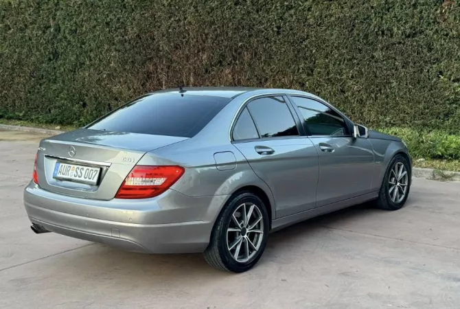 Makina ne shitje  ne Tirane - 9,500 Euro