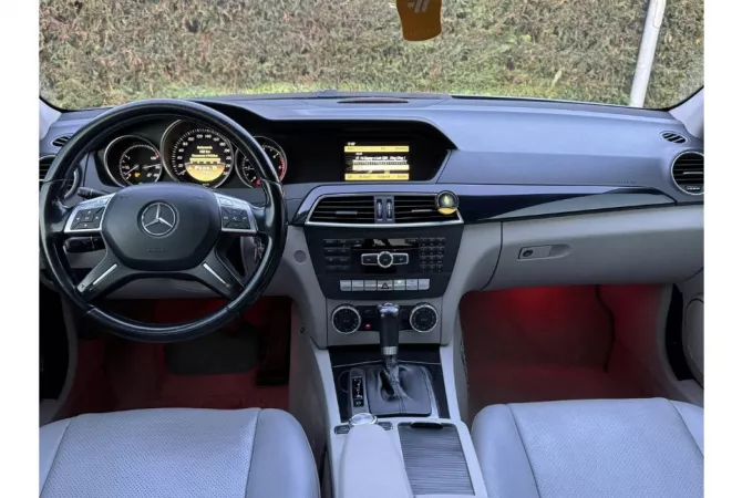 Makina ne shitje ne Tirane, Mercedes-Benz, 2012 Diesel,Kambio Automatik Pagesa 9,500  Euro.