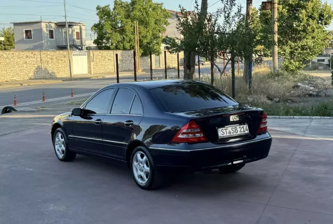 Makina ne shitje  ne Tirane - 4,900 Euro