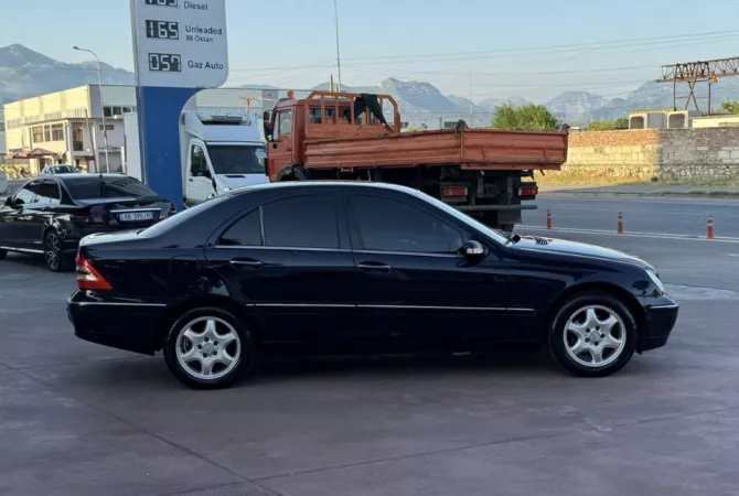 Makina ne shitje ne Tirane, Mercedes-Benz, 2005 gasoline-gas,Kambio Automatik Pagesa 4,900  Euro.