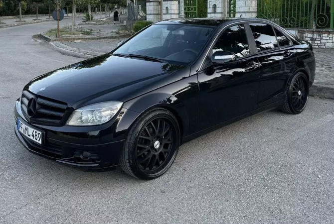 Makina ne shitje  ne Tirane - 670,000 Leke