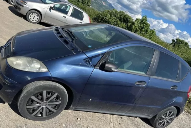 Makina ne shitje  ne Tirane - 2,400 Euro