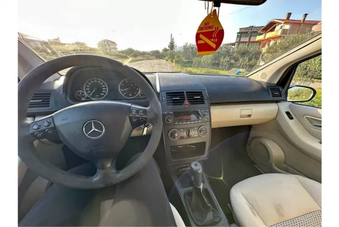 Makina ne shitje  ne Tirane - 2,400 Euro