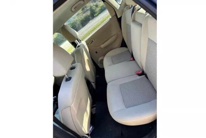 Makina ne shitje  ne Tirane - 2,400 Euro