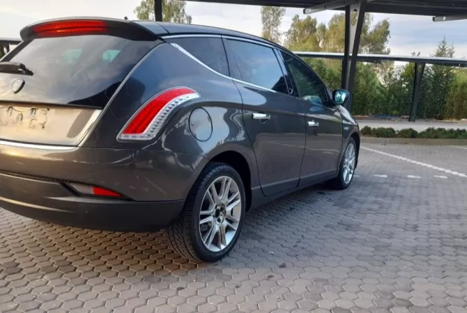 Makina ne shitje  ne Tirane - 3,600 Euro