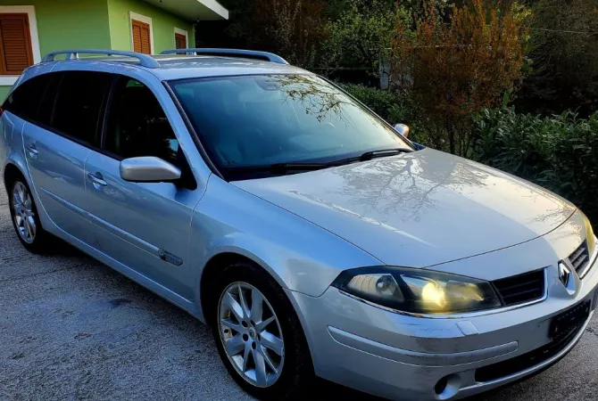 Makina ne shitje  ne Tirane - 2,400 Euro