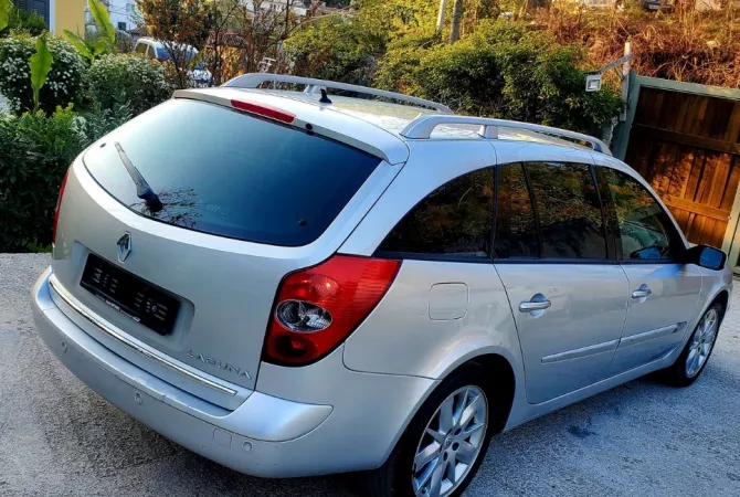 Makina ne shitje  ne Tirane - 2,400 Euro