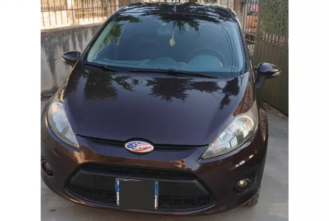 Makina ne shitje  ne Tirane - 330,000 Leke