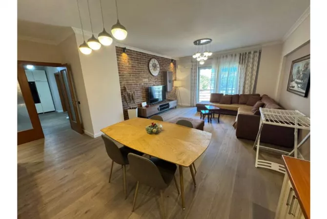 Shtepi me qera 2+1 ne Tirane - 700 Euro