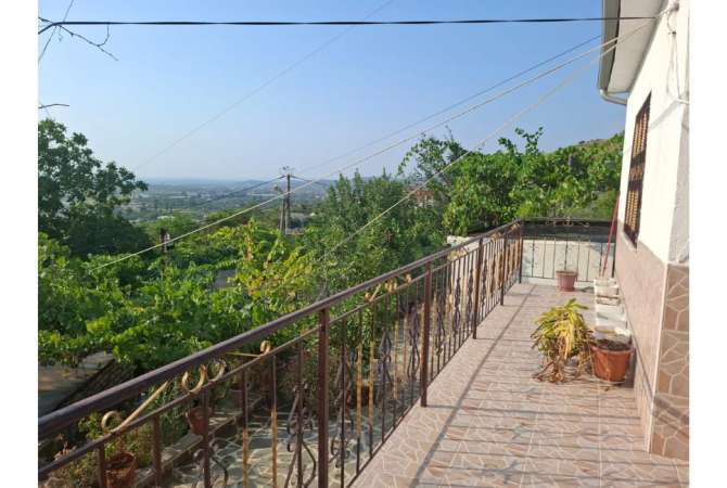 Shtepi me qera Shtepi Private ne Berat, 2+1, Mobilimi E mobiluar, Pagesa 25,000  Leke.