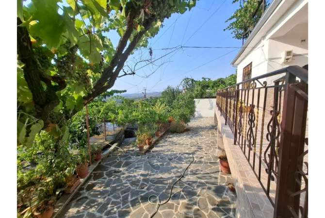 Shtepi me qera Shtepi Private ne Berat, 2+1, Mobilimi E mobiluar, Pagesa 25,000  Leke.