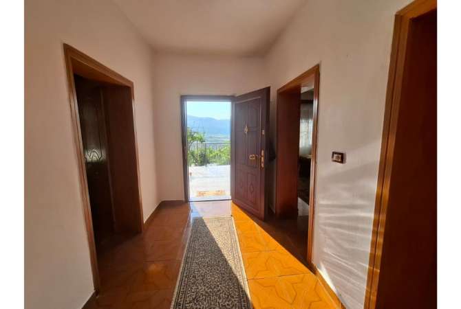 Shtepi me qera Shtepi Private ne Berat, 2+1, Mobilimi E mobiluar, Pagesa 25,000  Leke.