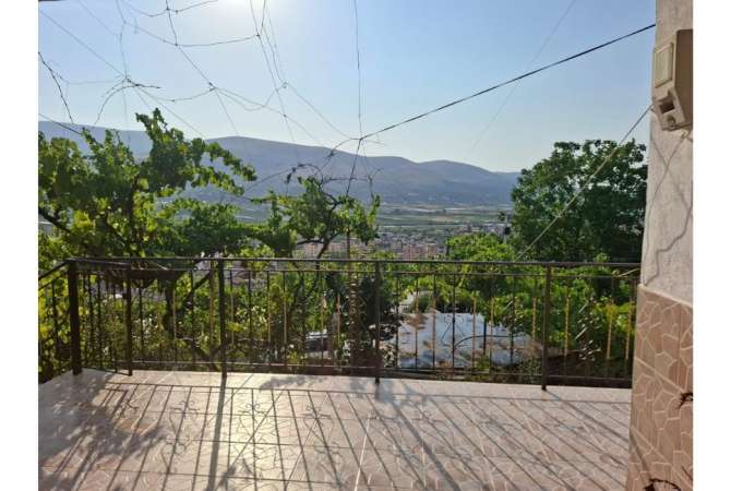 Shtepi me qera Shtepi Private ne Berat, 2+1, Mobilimi E mobiluar, Pagesa 25,000  Leke.