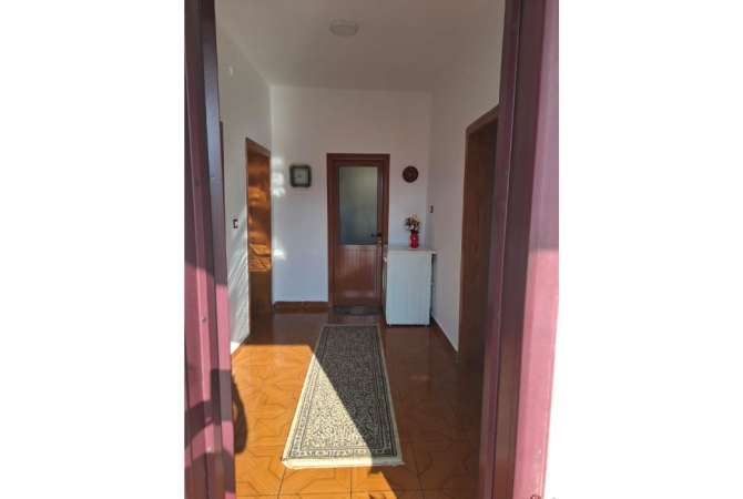 Shtepi me qera Shtepi Private ne Berat, 2+1, Mobilimi E mobiluar, Pagesa 25,000  Leke.