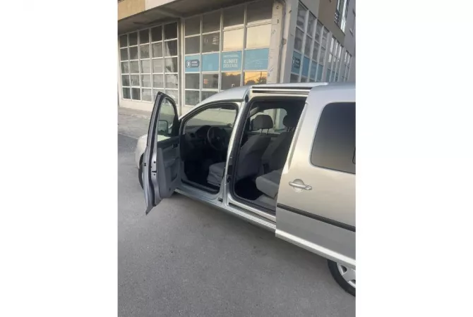 Auto in Vendita  a Tirana - 6,000 Euro