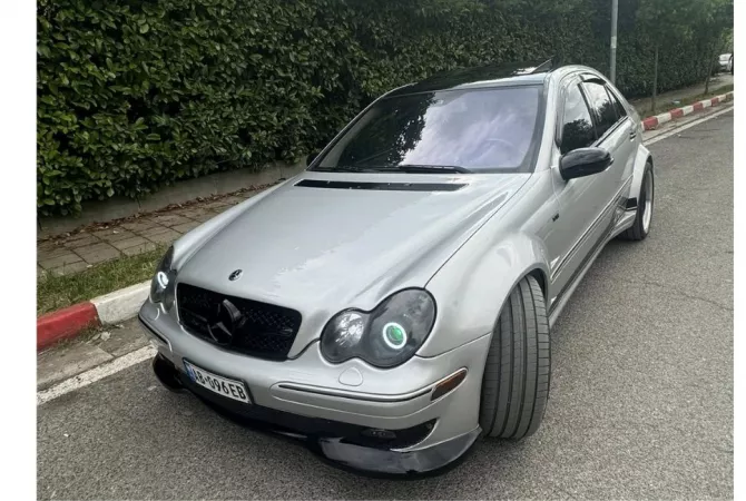 Makina ne shitje  ne Tirane - 7,000 Euro