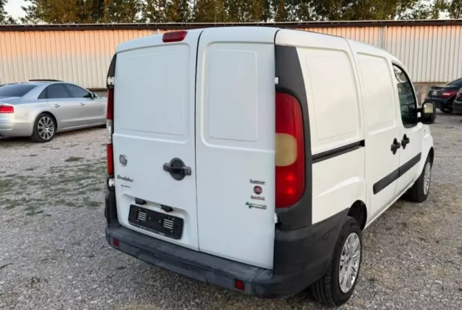 Makina ne shitje  ne Tirane - 4,999 Euro