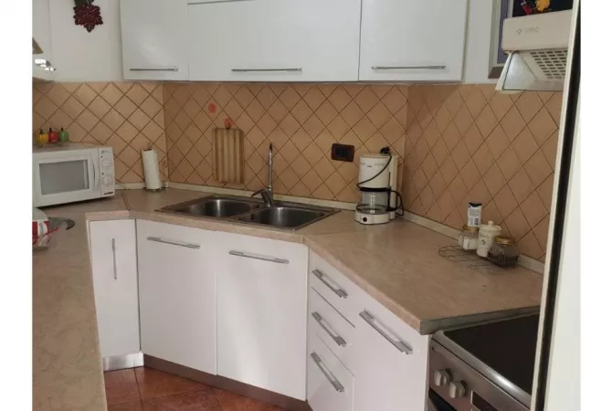 Shtepi me qera 2+1 ne Tirane - 650 Euro