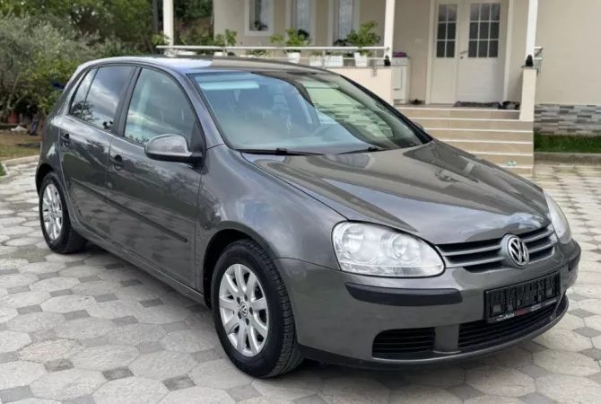 Makina ne shitje  ne Tirane - 4,000 Euro