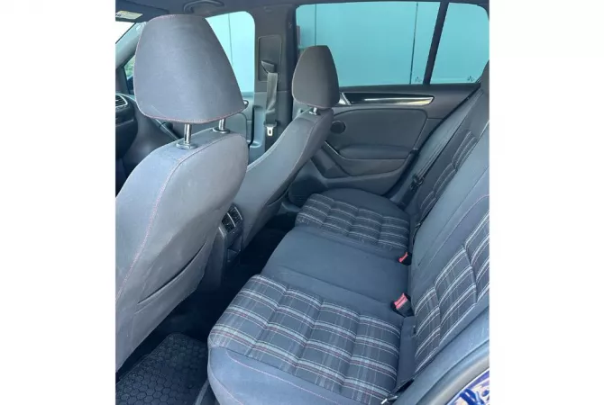 Makina ne shitje ne Tirane, Volkswagen, 2012 Benzine,Kambio Automatik Pagesa 6,800  Euro.