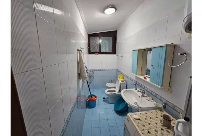 Shtepi me qera Apartament ne Tirane, 2+1, Mobilimi E mobiluar, Pagesa 55,000  Leke.