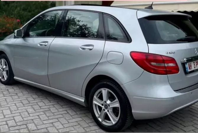 Auto in Vendita  a Tirana - 9,000 Euro