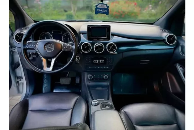 Makina ne shitje ne Tirane, Mercedes-Benz, 2014 Diesel,Kambio Automatik Pagesa 9,000  Euro.