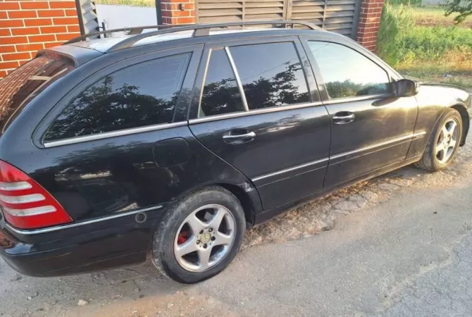 Auto in Vendita  a Koriza - 2,800 Euro
