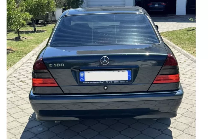 Makina ne shitje  ne Tirane - 3,200 Euro