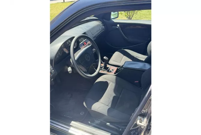 Makina ne shitje  ne Tirane - 3,200 Euro