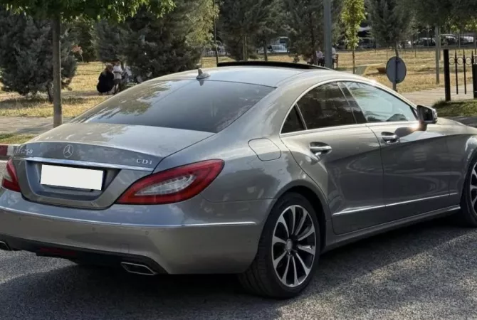 Makina ne shitje  ne Tirane - 13,000 Euro