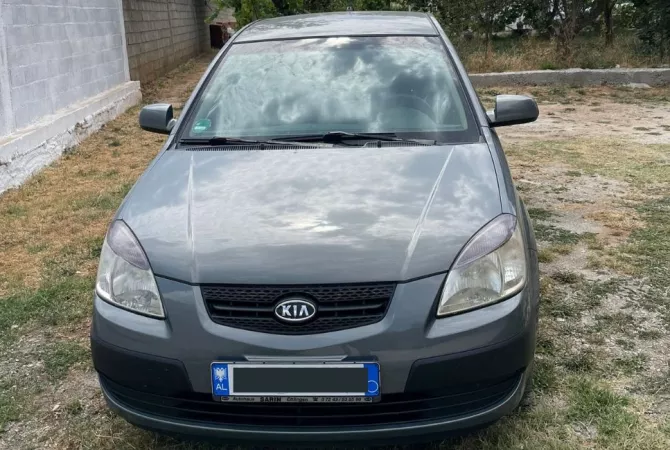 Makina ne shitje ne Tirane - 3,000 Euro