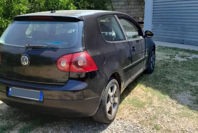 Makina ne shitje ne Tirane - 1,999 Euro