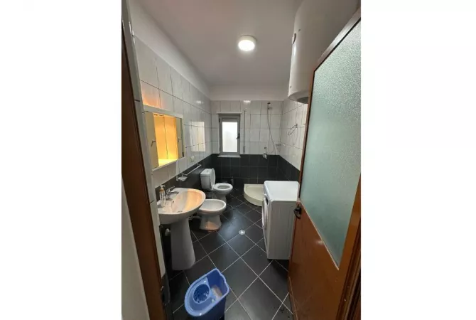 Shtepi ne shitje Apartament ne Tirane, 2+1, Mobilimi E mobiluar, Pagesa 145,000  Euro.
