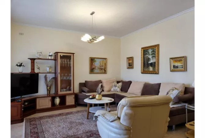 Shtepi me qera 3+1 ne Tirane - 1,000 Euro