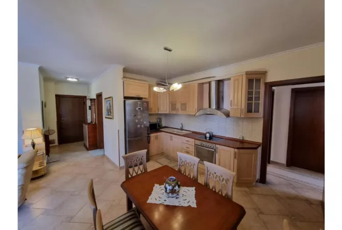 Shtepi me qera 3+1 ne Tirane - 1,000 Euro