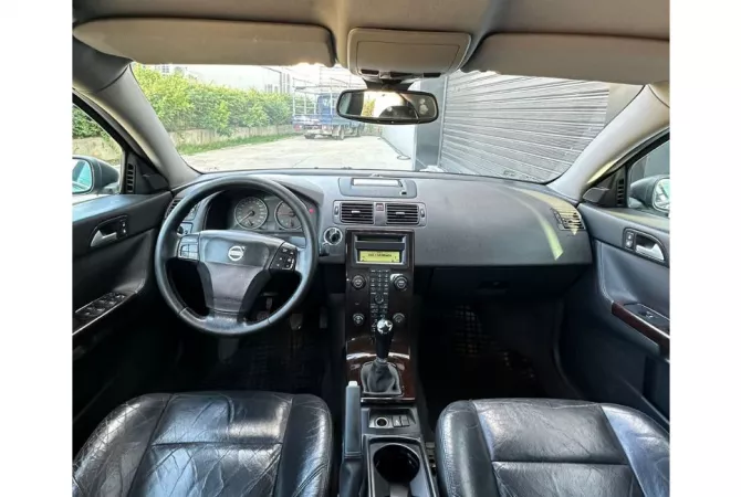 Makina ne shitje ne Tirane, Volvo, 2005 Diesel,Kambio Automatik Pagesa 3,200  Euro.