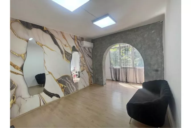 Ambient biznesi me qera 1+1 ne Tirane - 60,000 Leke