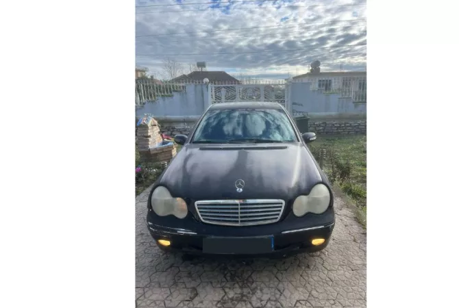 Makina ne shitje  ne Tirane - 1,500 Euro