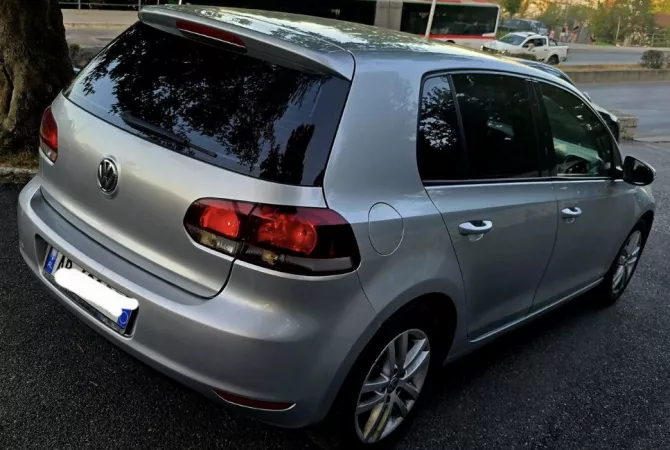 Makina ne shitje  ne Tirane - 400,000 Leke