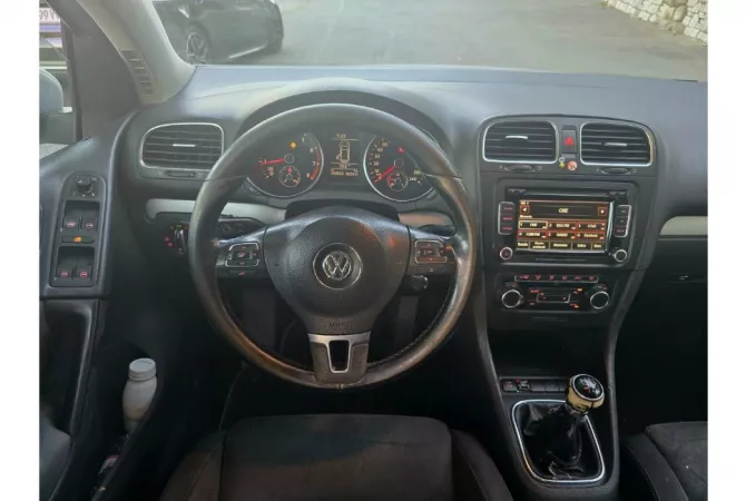 Makina ne shitje  ne Tirane - 400,000 Leke