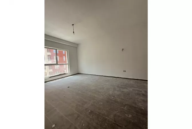 Ambiente Commerciale in Affitto 3+1 a Tirana - 450 Euro